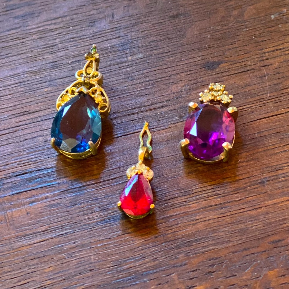 Vintage pendant set faux gold with colored stones